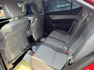 Toyota Corolla LE (1.8L 4cyl 2A) 2018 Red