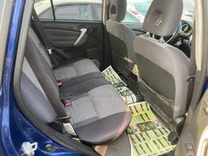 Toyota RAV4 1.8 2004 Blue