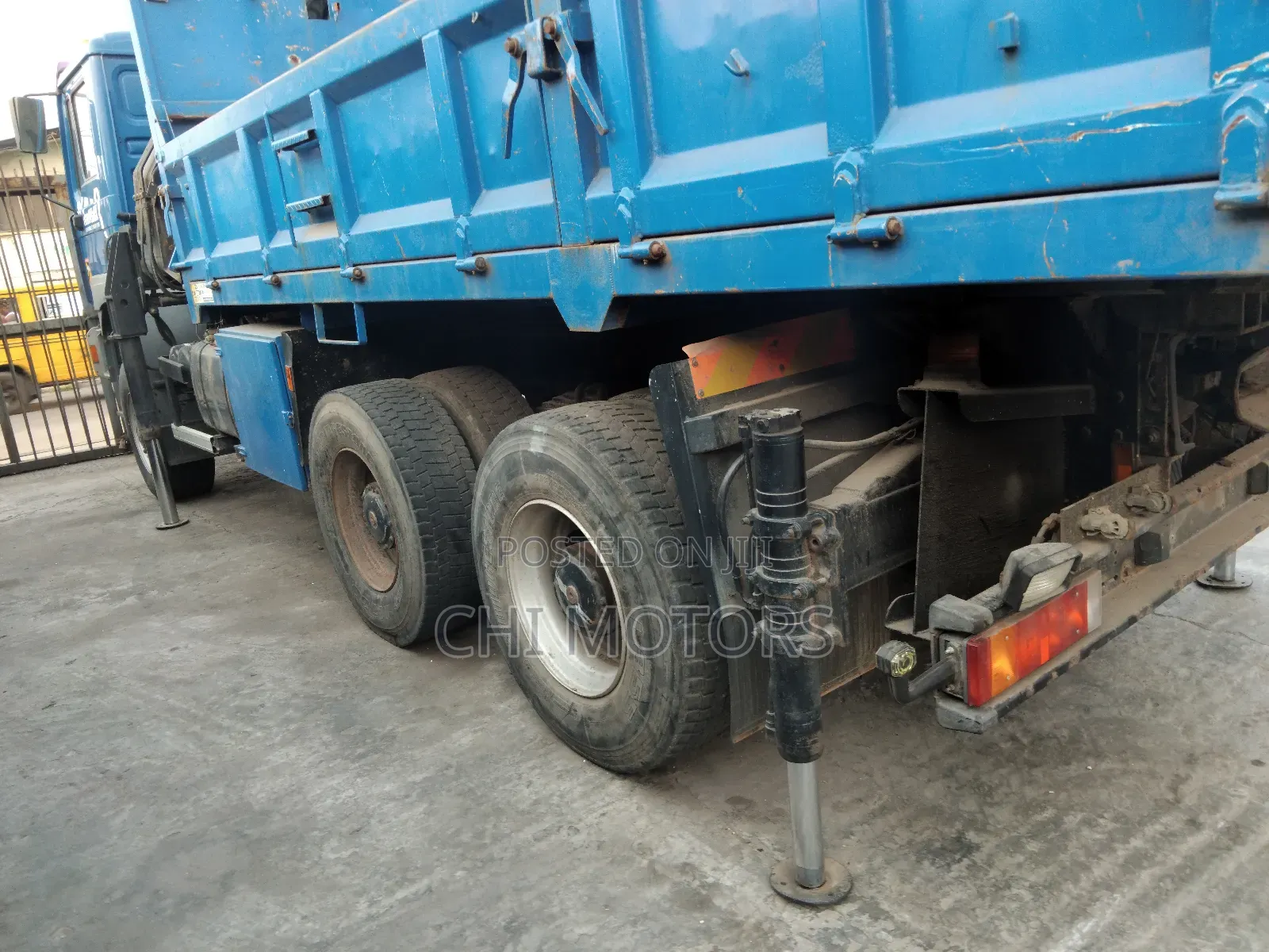 Man Diesel Tipper With Self Loader 2012 Blue