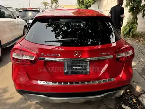Mercedes-Benz GLA 250 2018 Red