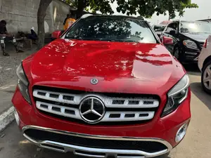 Mercedes-Benz GLA 250 2018 Red
