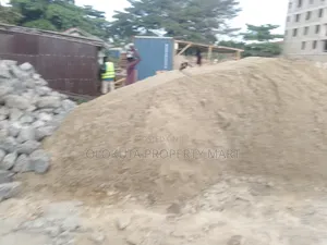 Granite and Sharp Sand 30 Tons