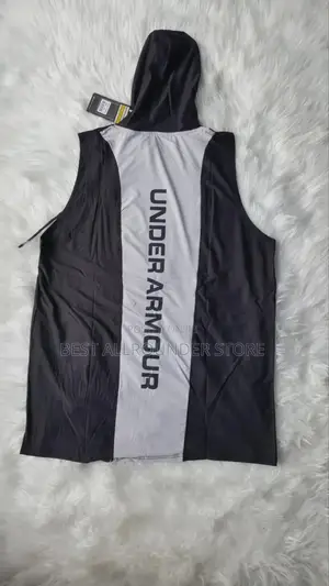 Under Armour Hooded Sports Top