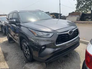 Toyota Highlander Limited 2022 Gray
