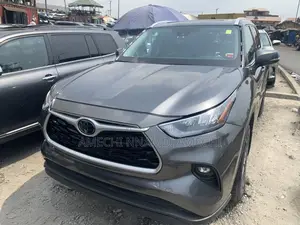 Toyota Highlander Limited 2022 Gray