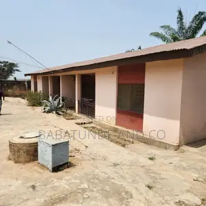 3bdrm Block of Flats in Moniya for sale