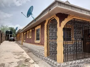 7bdrm Block of Flats in Akure for sale