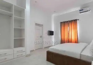 Luxurious and Cozy 3-Bedroom Apartment
