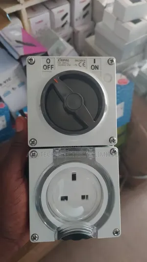 Waterproof Isolator Switch With 13a Socket