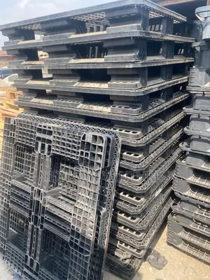 Heavy Duty Plastic Pallets Store Equipment