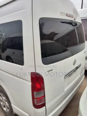 Toyota HiAce 2017 White