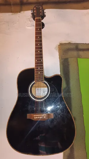 Jumbo Acoustic Guitar