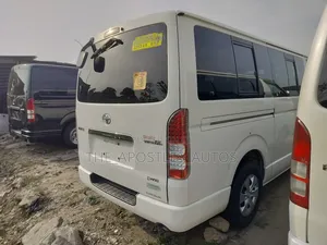 Toyota HiAce 2010 White