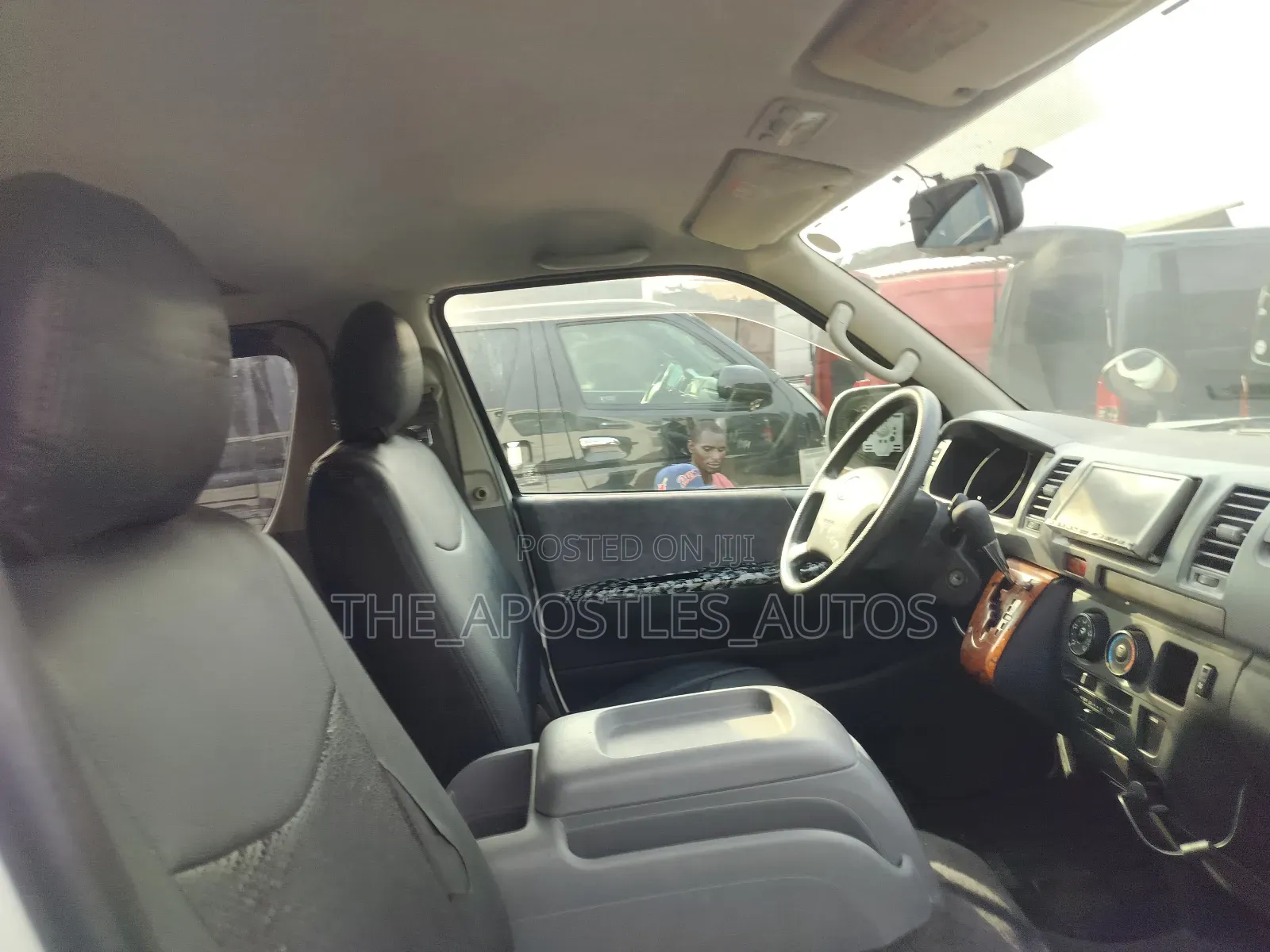 Toyota HiAce 2013 White