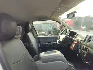 Toyota HiAce 2013 White