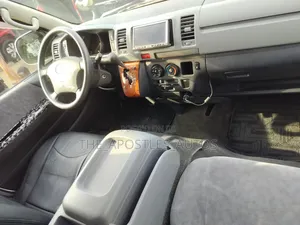 Toyota HiAce 2013 White