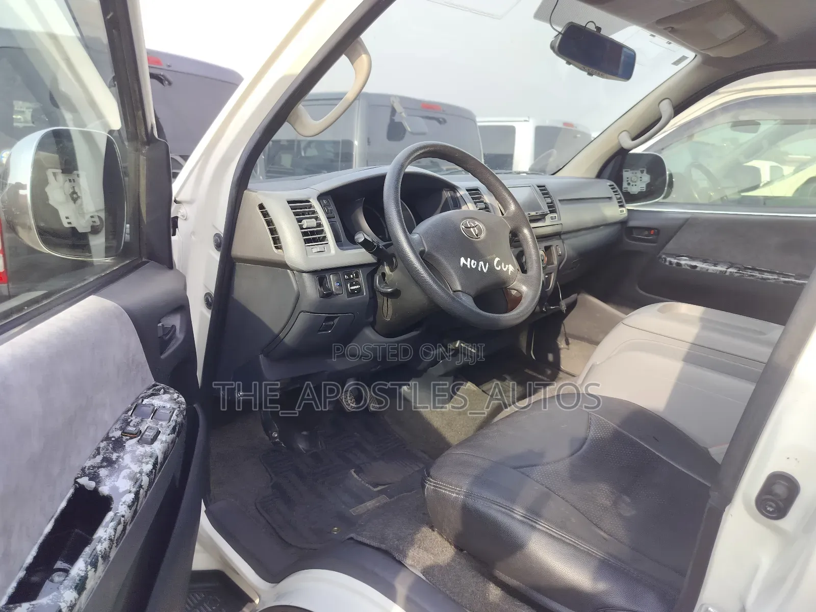 Toyota HiAce 2013 White
