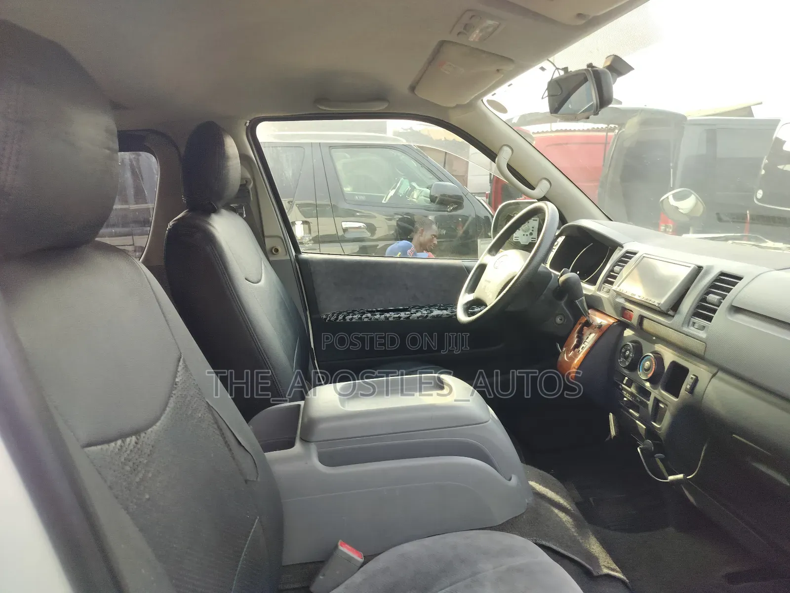 Toyota HiAce 2011 White