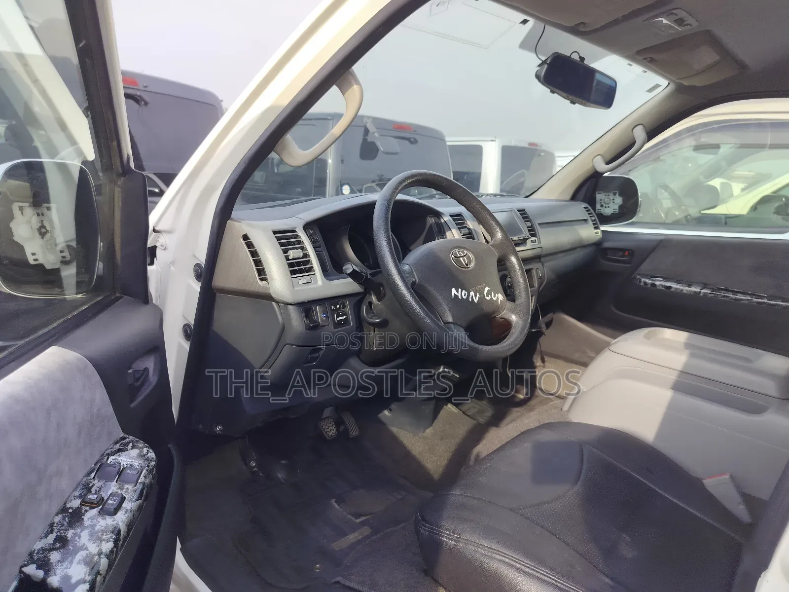 Toyota HiAce 2011 White