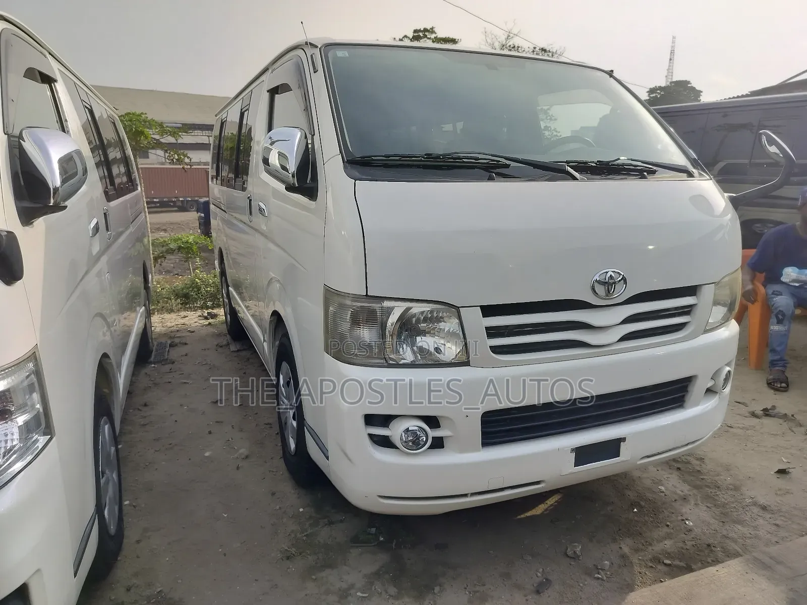 Toyota HiAce 2011 White