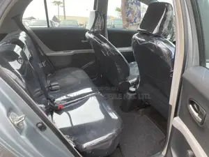 Toyota Yaris Base Sedan 4dr 2010 Silver