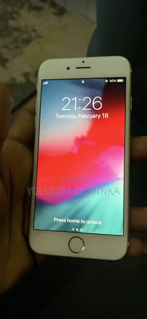 Photo - Apple iPhone 6 16 GB Gold