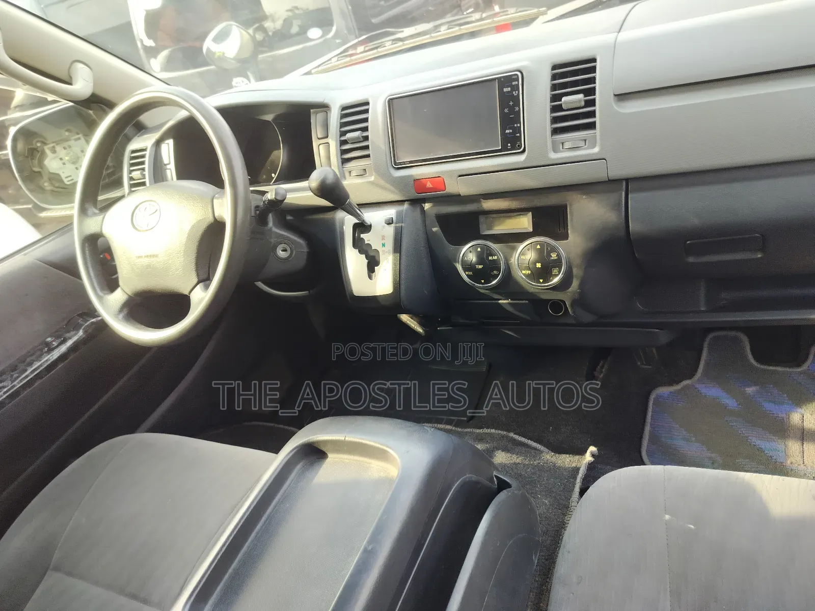 Toyota HiAce 2009 White