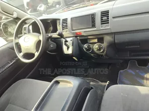 Toyota HiAce 2009 White