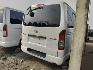 Toyota HiAce 2009 White