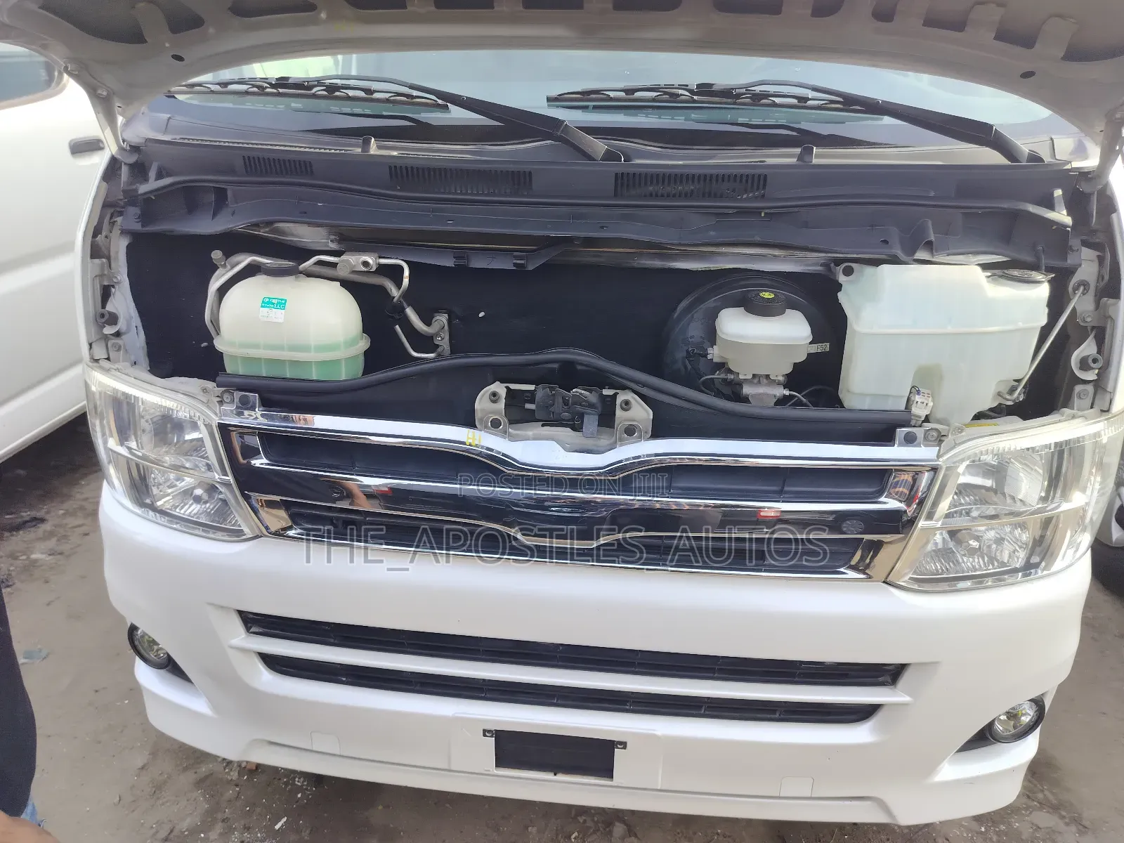 Toyota HiAce 2009 White
