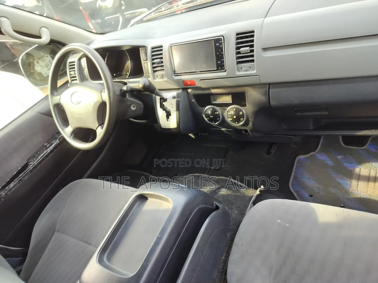 Toyota HiAce 2012 White