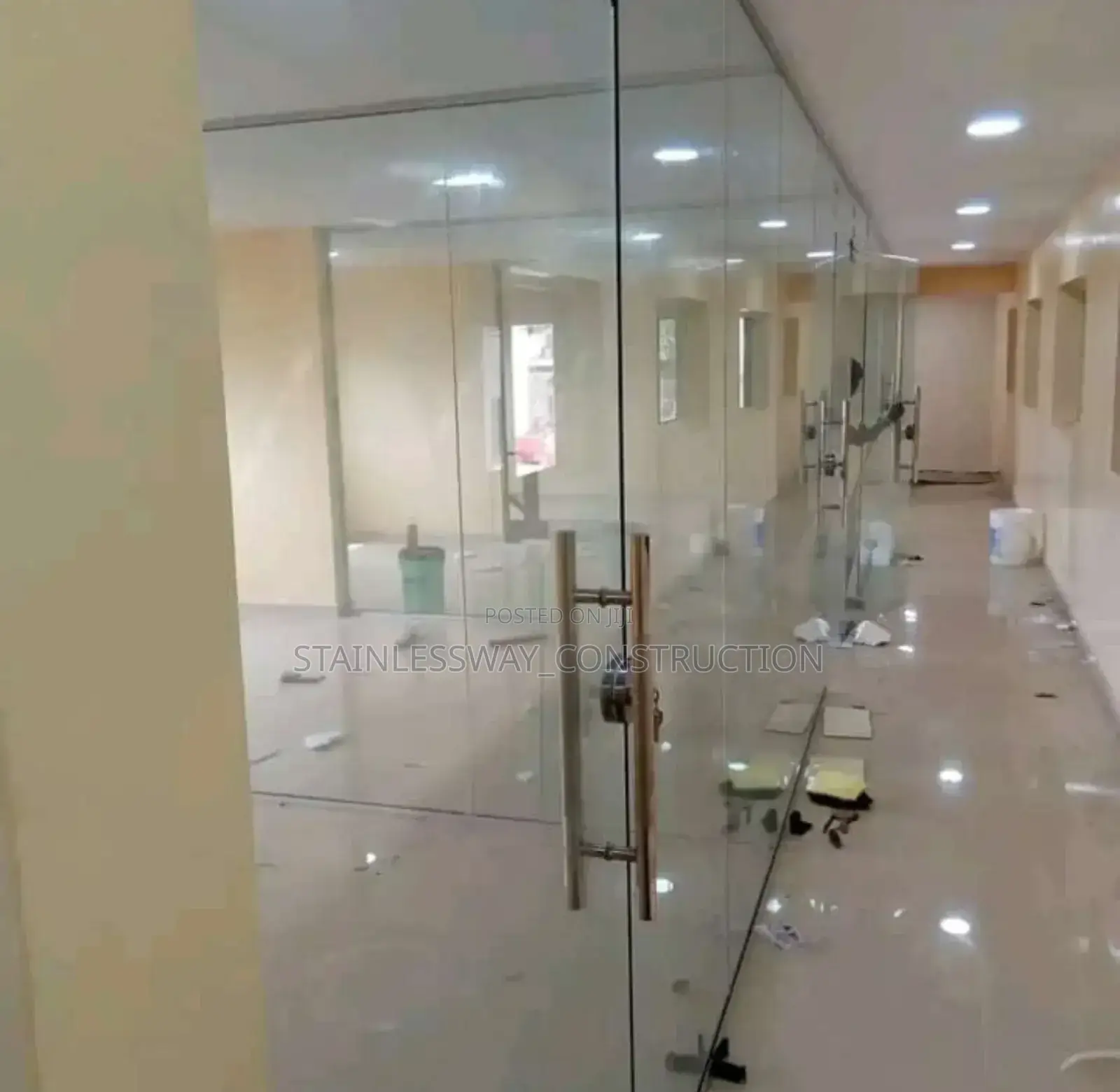 Office Partition With 10 Mm Thick Glass
