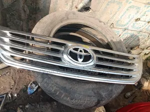 Toyota Front Grille Avalon 2010