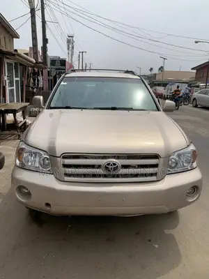 Photo - Toyota Highlander Limited V6 2005 Gold
