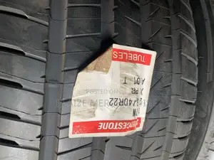275/40r22 Bridgstone Tyre