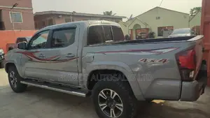 Toyota Tacoma TRD Off Road 2018 Gold