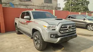 Toyota Tacoma TRD Off Road 2018 Gold