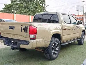 Toyota Tacoma TRD Off Road 2017 Gold