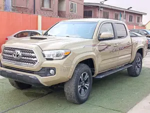 Toyota Tacoma TRD Off Road 2017 Gold