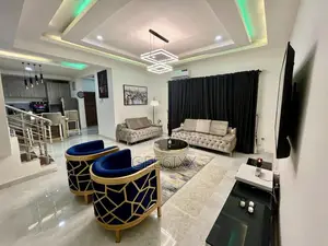 Spacieuse 3 Bedroom Duplex With 2 Living Rooms