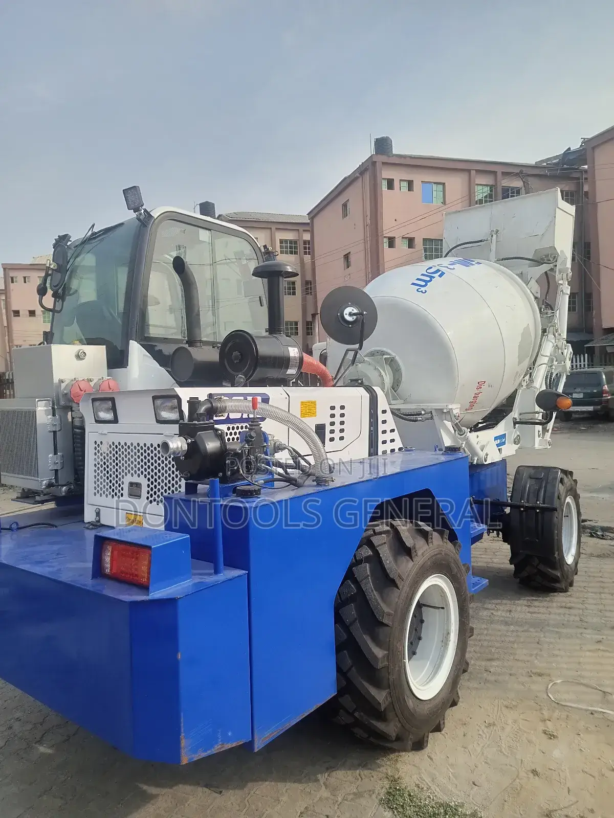 Mobile Self-Loading Concrete Mixer
