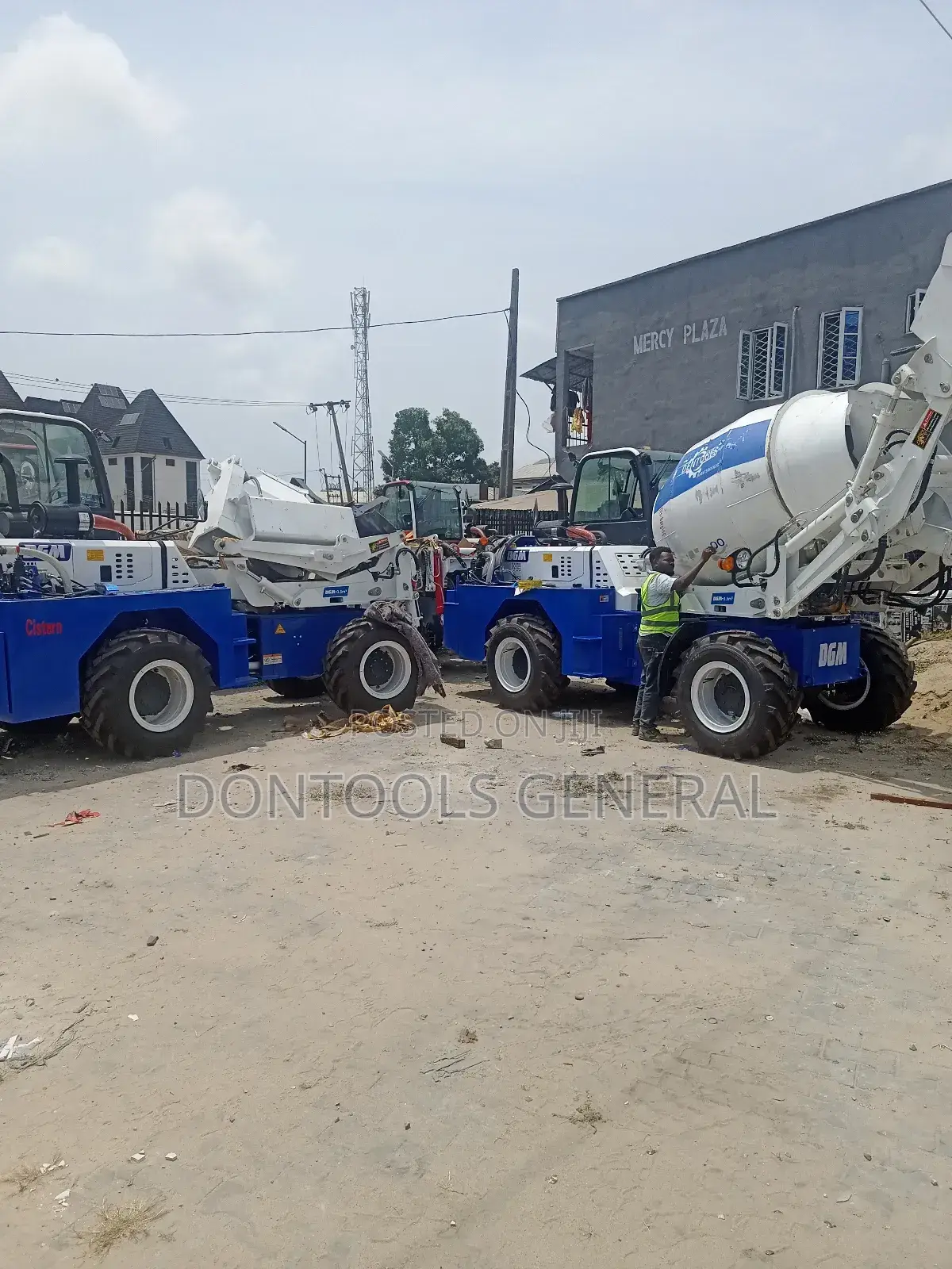 Mobile Self-Loading Concrete Mixer