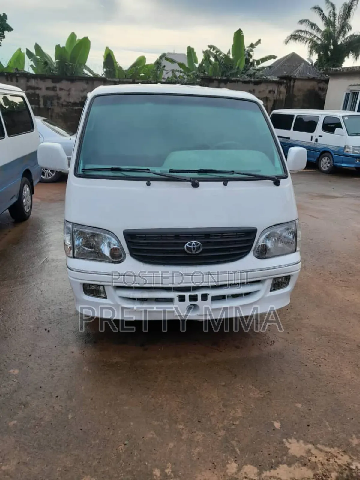 Toyota HiAce 2004 White