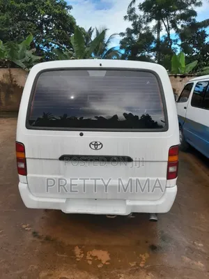 Toyota HiAce 2004 White