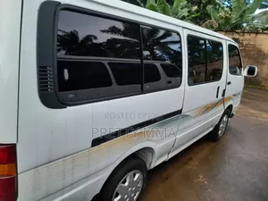 Toyota HiAce 2004 White