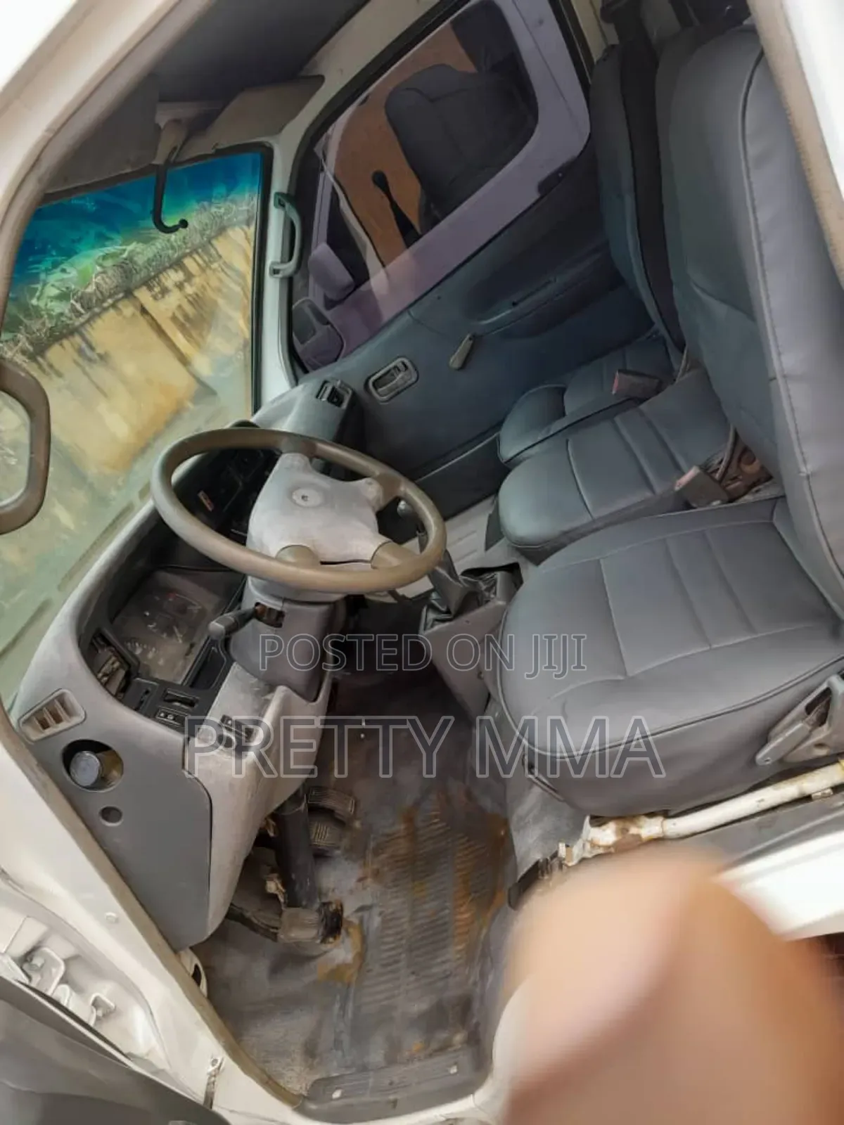 Toyota HiAce 2004 White