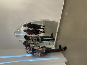 Unique Hair Showroom Mirror