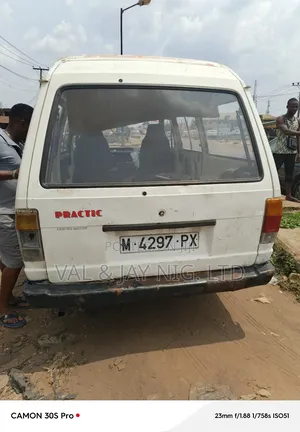 Nissan Vanette 1995 White