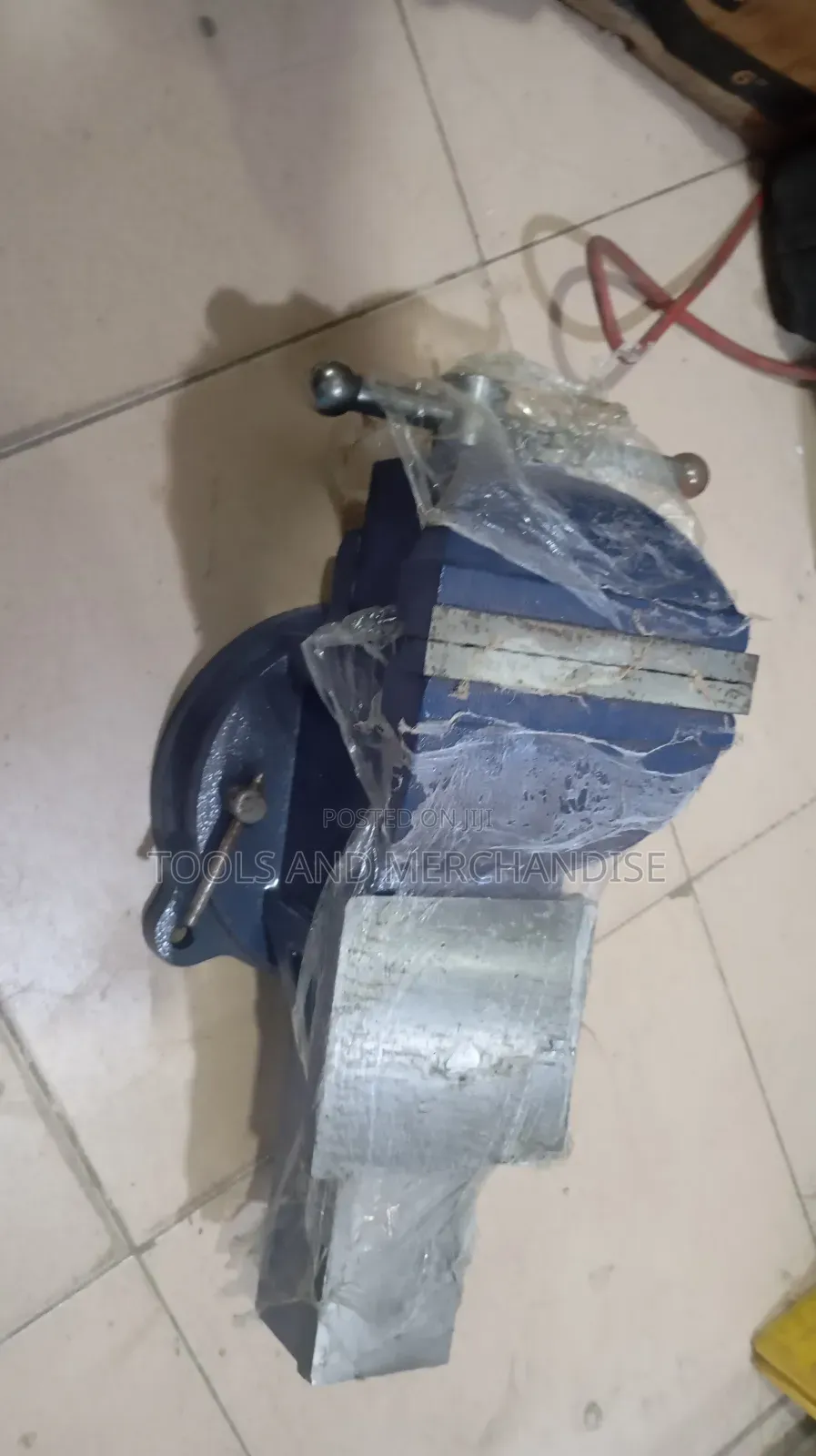 Heavy Duty Bench Vise (8")