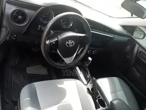 Toyota Corolla LE 4dr Sedan (1.8L 4cyl CVT) 2017 Silver